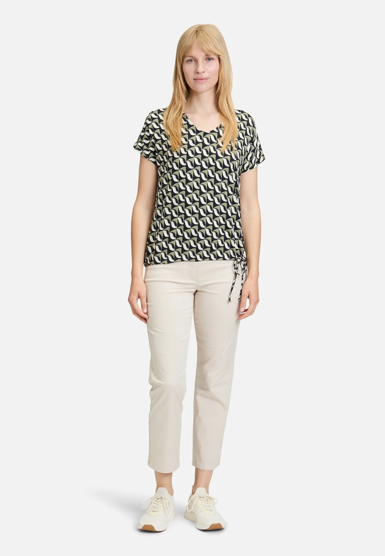 Printshirt mit V-Ausschnitt – Bild 2