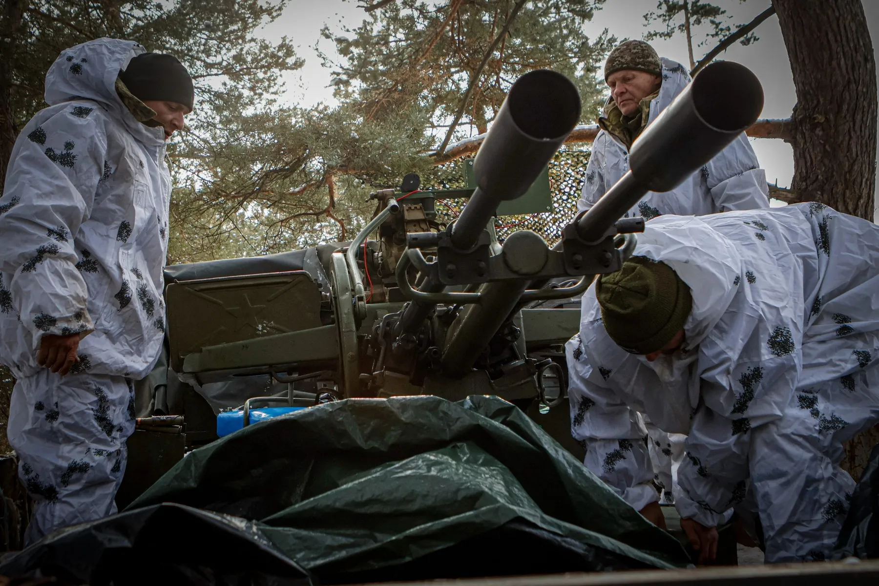 Asalt cu blindate în Harkov oraș strategic sub atac aerian | sursa foto: HotNews Asalt cu blindate în Harkov oraș strategic sub atac aerian | sursa foto: HotNews