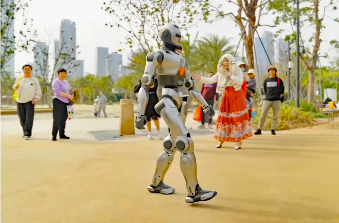 Roboți umanoizi și inteligență artificială în industrie | sursa foto: Digi24 Roboți umanoizi și inteligență artificială în industrie | sursa foto: Digi24