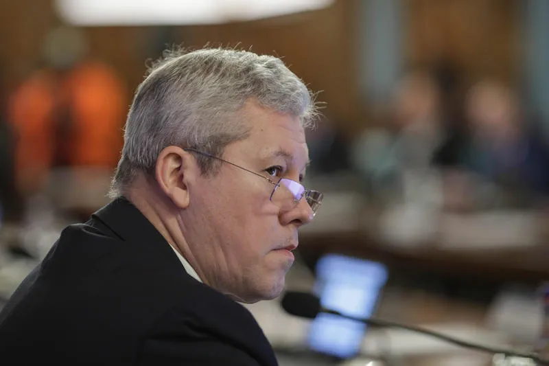 Cătălin Predoiu premier interimar în guvern | sursa foto: HotNews Cătălin Predoiu premier interimar în guvern | sursa foto: HotNews