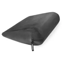 Liebeskissen „Jaz“ in ergonomischer Keilform Liebeskissen „Jaz“ in ergonomischer Keilform