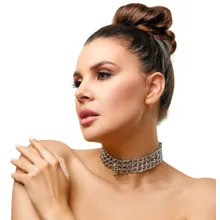 Halsfessel aus Leder und 3 Metallketten Halsfessel aus Leder und 3 Metallketten