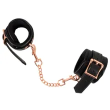 Handfessel in edler stylischer Leder-Optik Handfessel in edler stylischer Leder-Optik