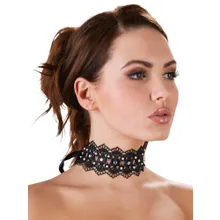 Halsband aus Stickerei mit Perlen und Strasssteinen Halsband aus Stickerei mit Perlen und Strasssteinen