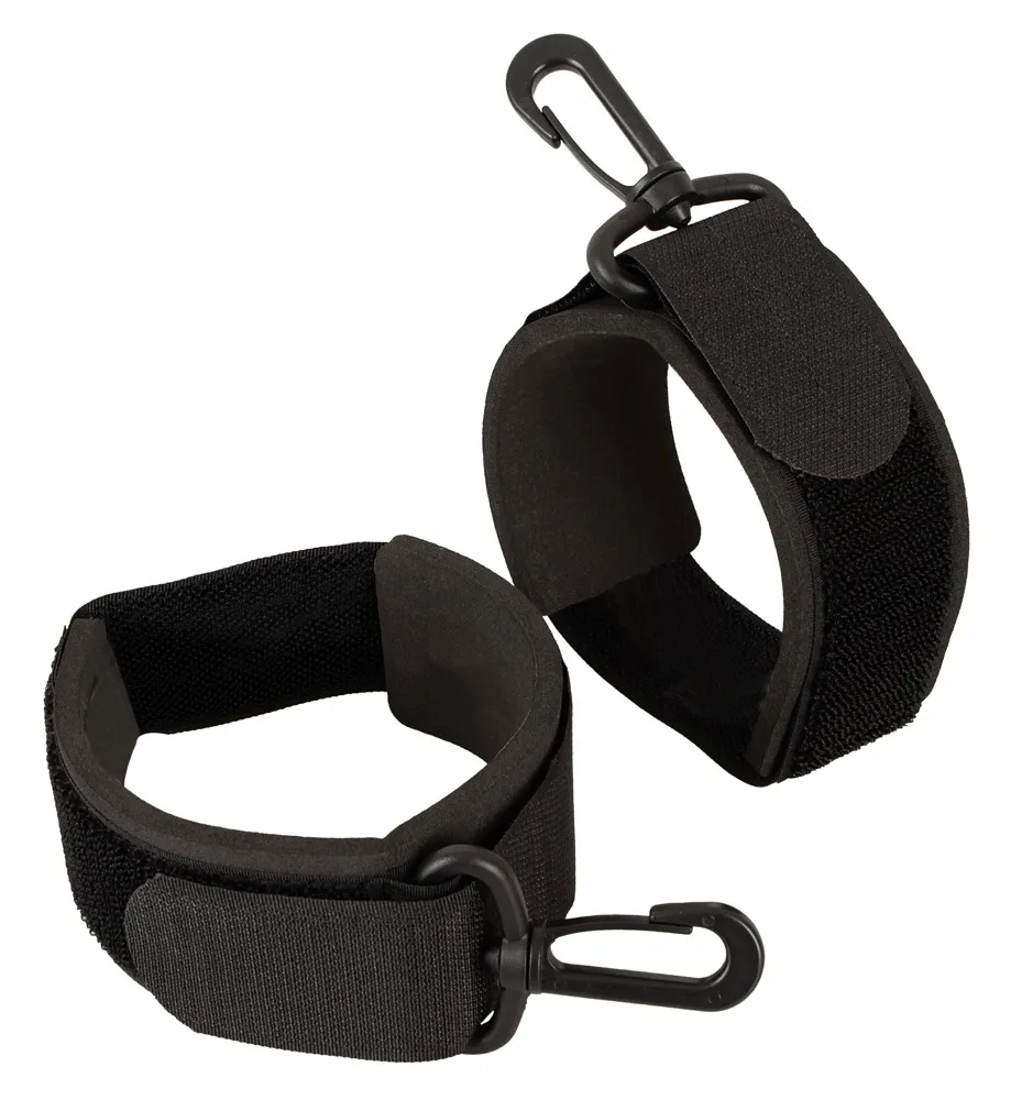 Handfessel mit Verbindungs-Karabinern Handfessel mit Verbindungs-Karabinern