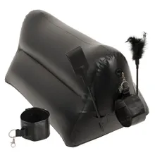 Liebeskissen „Portable Triangle“, mit Handschellen Liebeskissen „Portable Triangle“, mit Handschellen