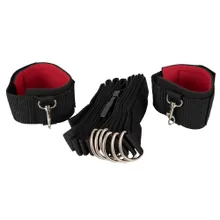 3-teiliges Set „Bett-Fesseln“ mit verstellbarem Gurt und 2 Fesseln 3-teiliges Set „Bett-Fesseln“ mit verstellbarem Gurt und 2 Fesseln