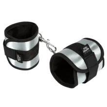 Handfessel „totaly his“ mit Klettverschluss Handfessel „totaly his“ mit Klettverschluss