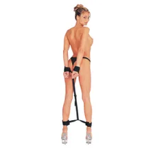 „Hand- und Fußfesseln“ an verstellbarem Verbindungsgurt „Hand- und Fußfesseln“ an verstellbarem Verbindungsgurt