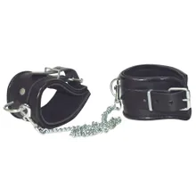 Fußfesseln aus Leder mit gepolsterten Manschetten Fußfesseln aus Leder mit gepolsterten Manschetten