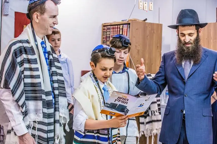 O que é o Bar Mitzvah — o ritual judaico que transforma meninos em homens responsáveis O que é o Bar Mitzvah — o ritual judaico que transforma meninos em homens responsáveis