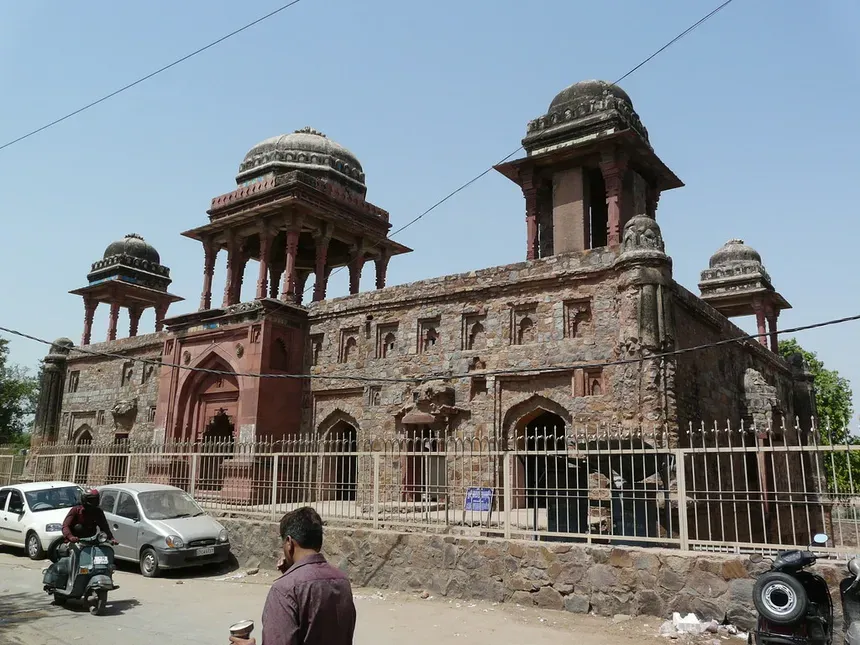 Explore o Jahaz Mahal: O Magnífico Palácio do Barco de Delhi Explore o Jahaz Mahal: O Magnífico Palácio do Barco de Delhi