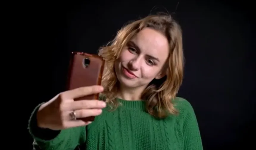 Geração Z: A Rebeldia Domesticada pela Tecnologia e Cultura do Conformismo Geração Z: A Rebeldia Domesticada pela Tecnologia e Cultura do Conformismo