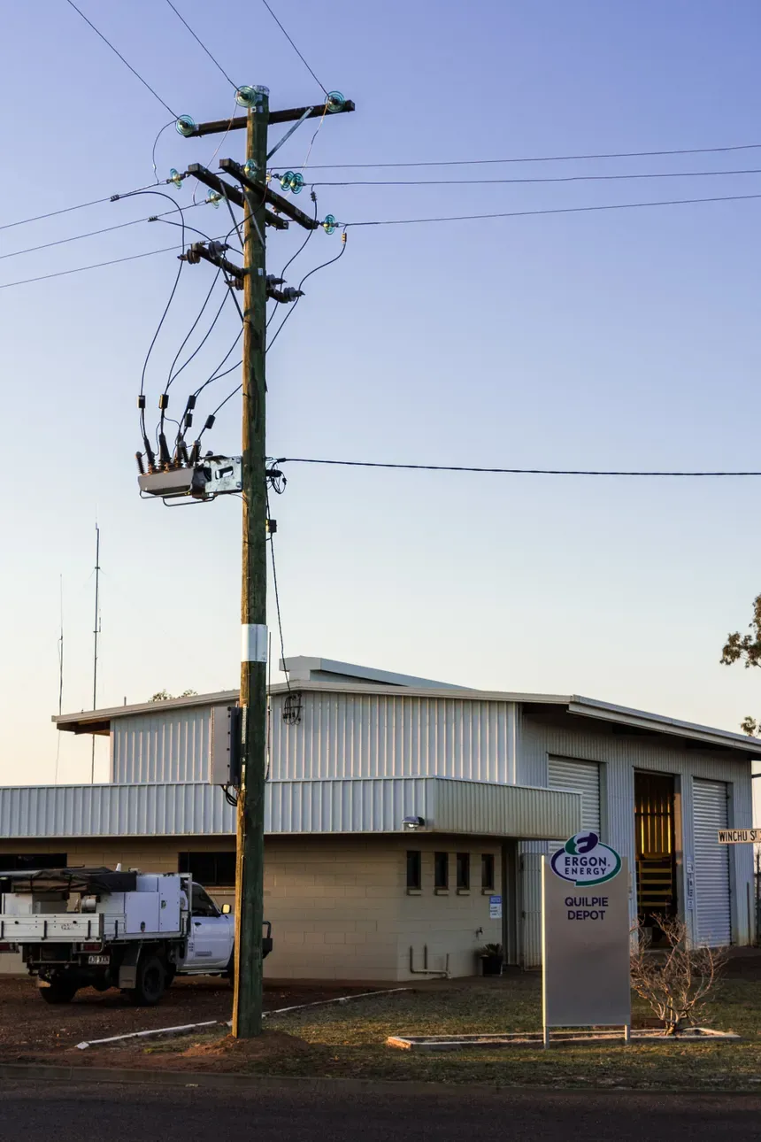 Parecer da AGU obriga empresas de energia a compartilhar postes com telecom Parecer da AGU obriga empresas de energia a compartilhar postes com telecom