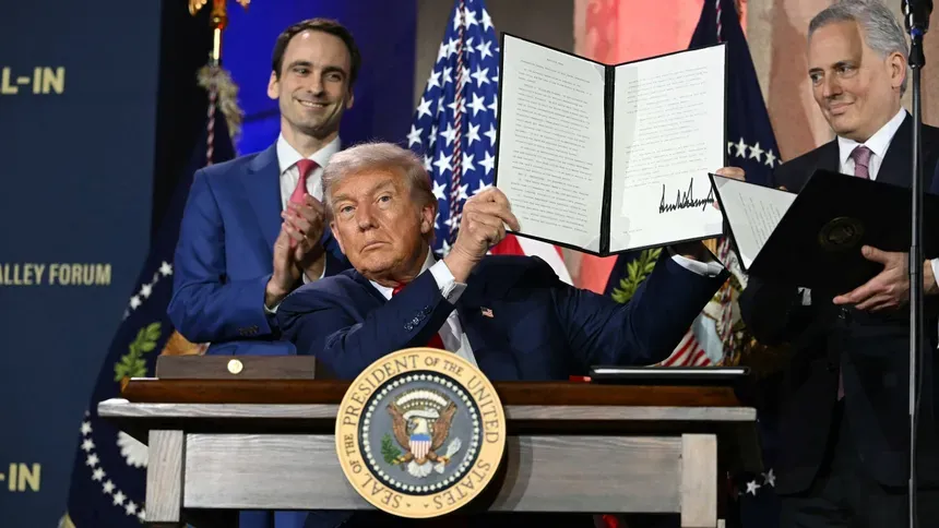 Trump assina ordem executiva de IA enfraquecida Trump assina ordem executiva de IA enfraquecida