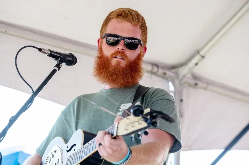 Oliver Anthony: A Disruptiva Onda Country Antiestablishment e Antiesquerda que Toma a Billboard Oliver Anthony: A Disruptiva Onda Country Antiestablishment e Antiesquerda que Toma a Billboard