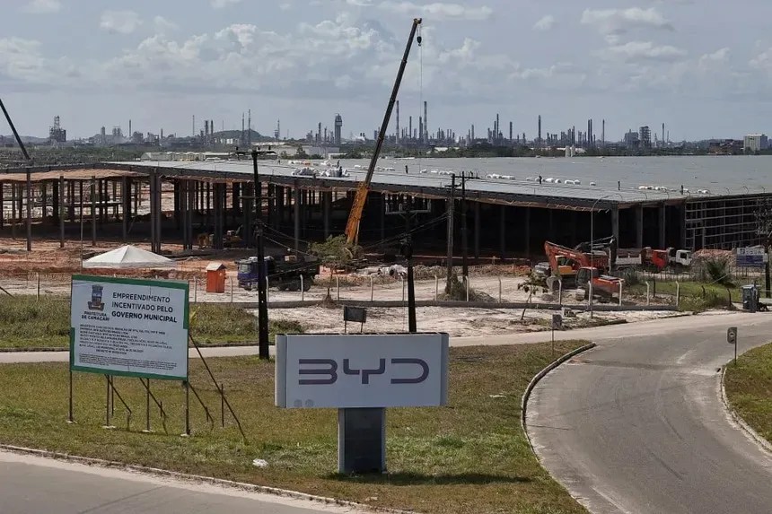 O Choque de Visões: BYD Desafia o Consenso da Indústria e Afirma que o Brasil Pode Ter uma Frota 100% Elétrica O Choque de Visões: BYD Desafia o Consenso da Indústria e Afirma que o Brasil Pode Ter uma Frota 100% Elétrica