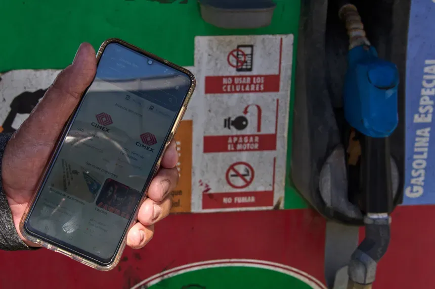 Cuba cria fila virtual com app Ticket para racionar 20 litros de gasolina por mês Cuba cria fila virtual com app Ticket para racionar 20 litros de gasolina por mês