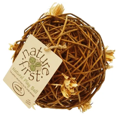 HAPPY PET SPEELBAL WILG NATURE FIRST 17X17X17 CM HAPPY PET SPEELBAL WILG NATURE FIRST 17X17X17 CM