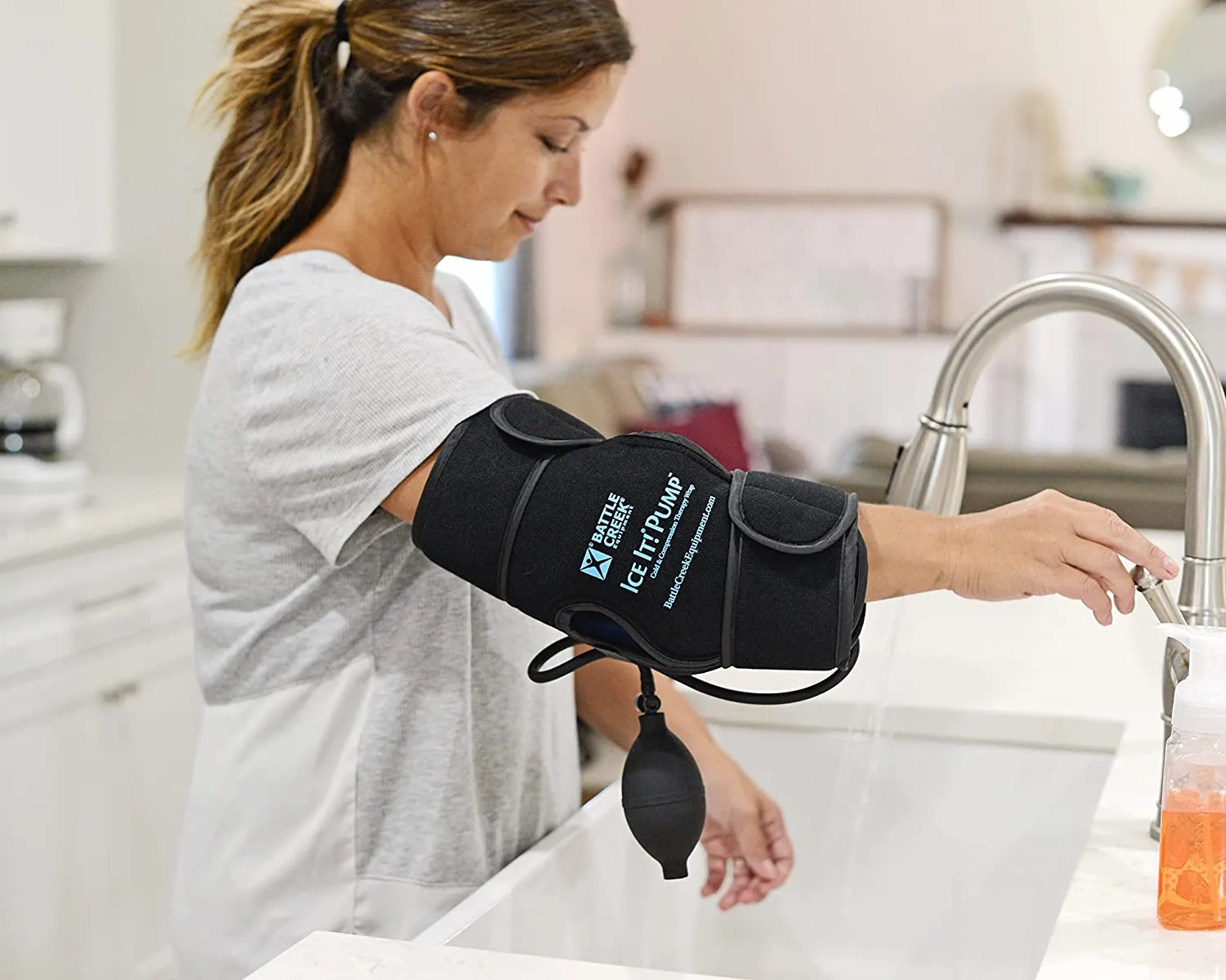 Battle Creek Ice It! Pump - Cold & Compression Therapy Wrap For Knee & Elbow - Image 7