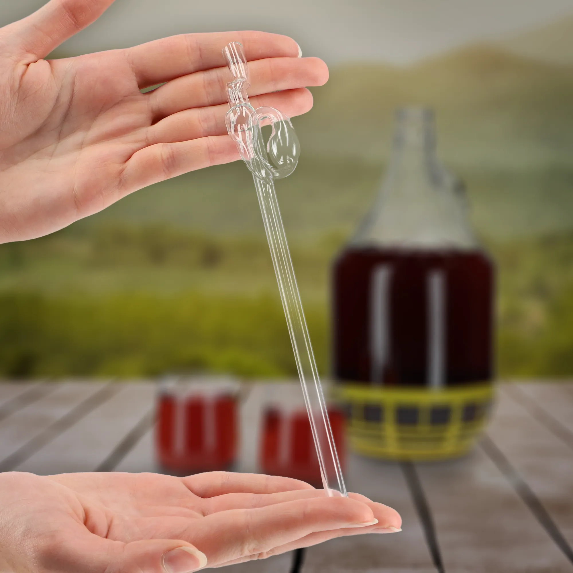 Vyno rinkinys 15 l butelis + kamštis nr. 3 + stiklinis vamzdelis