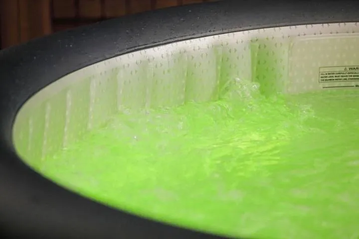 Pripučiama sodo SPA vonia MSpa AURORA 6 asmenims