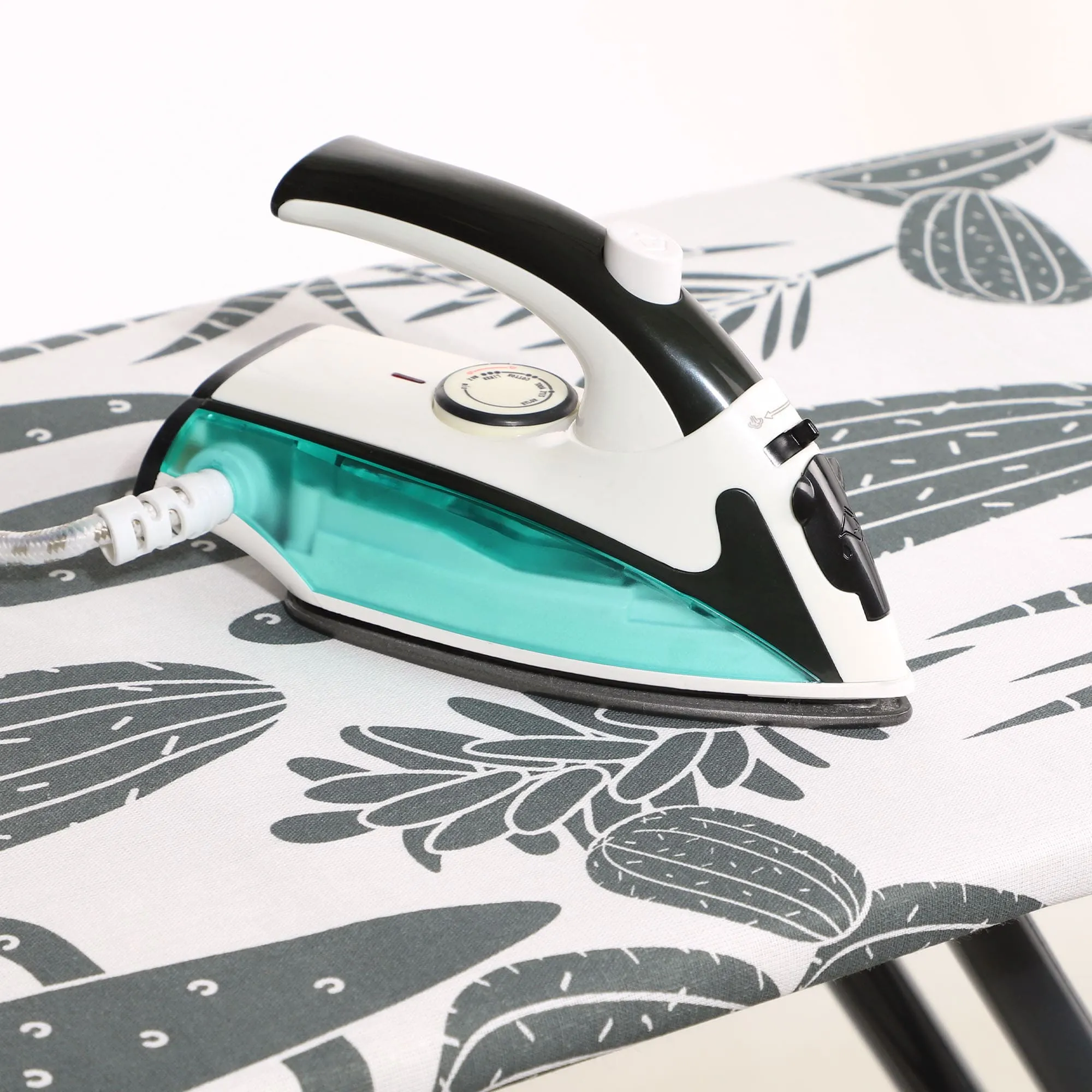 „Tena“ lyginimo lentos užvalkalas, 148 x 52 cm, tamprus, kaktusų formos