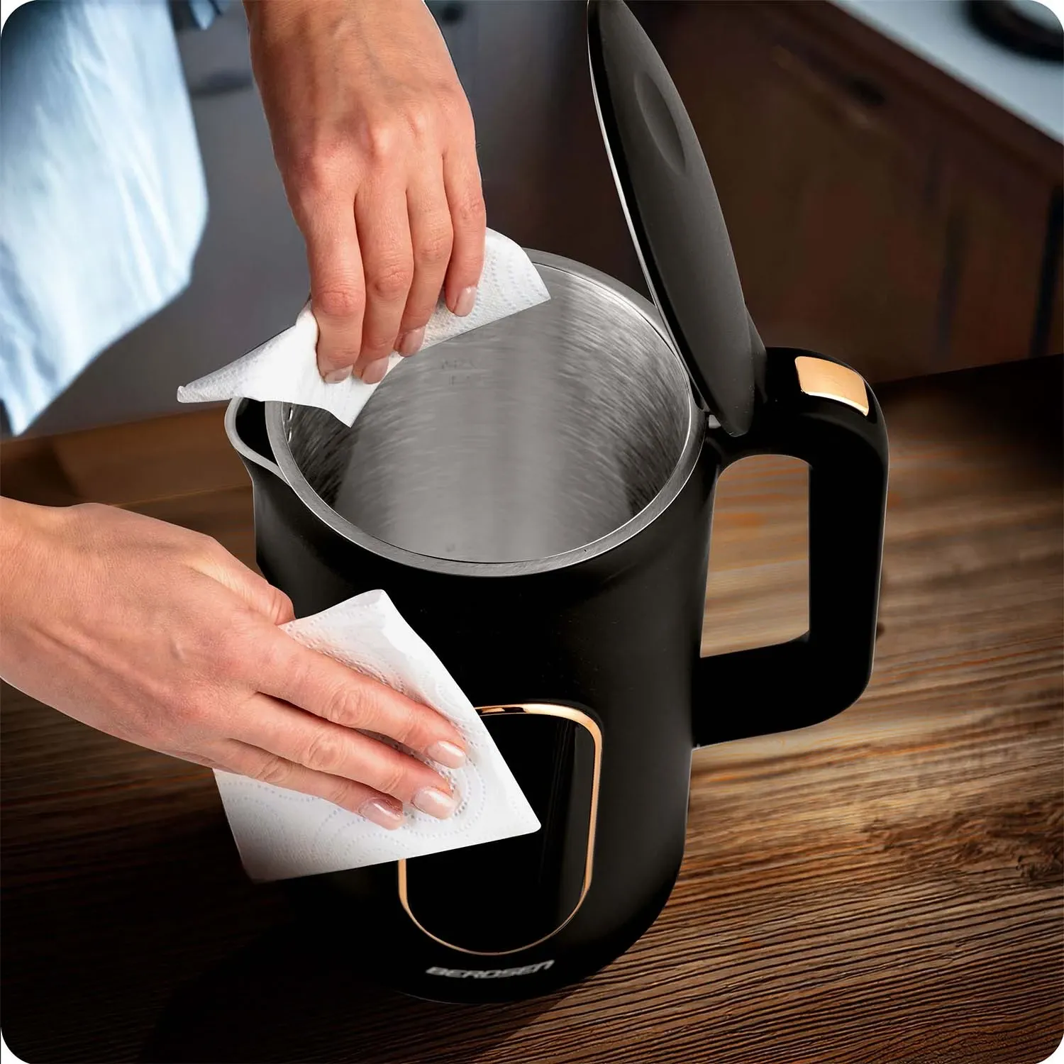 Berdsen BD-712 1,7 l elektrinis virdulys, juodos ir auksinės spalvos - nuotrauka 1