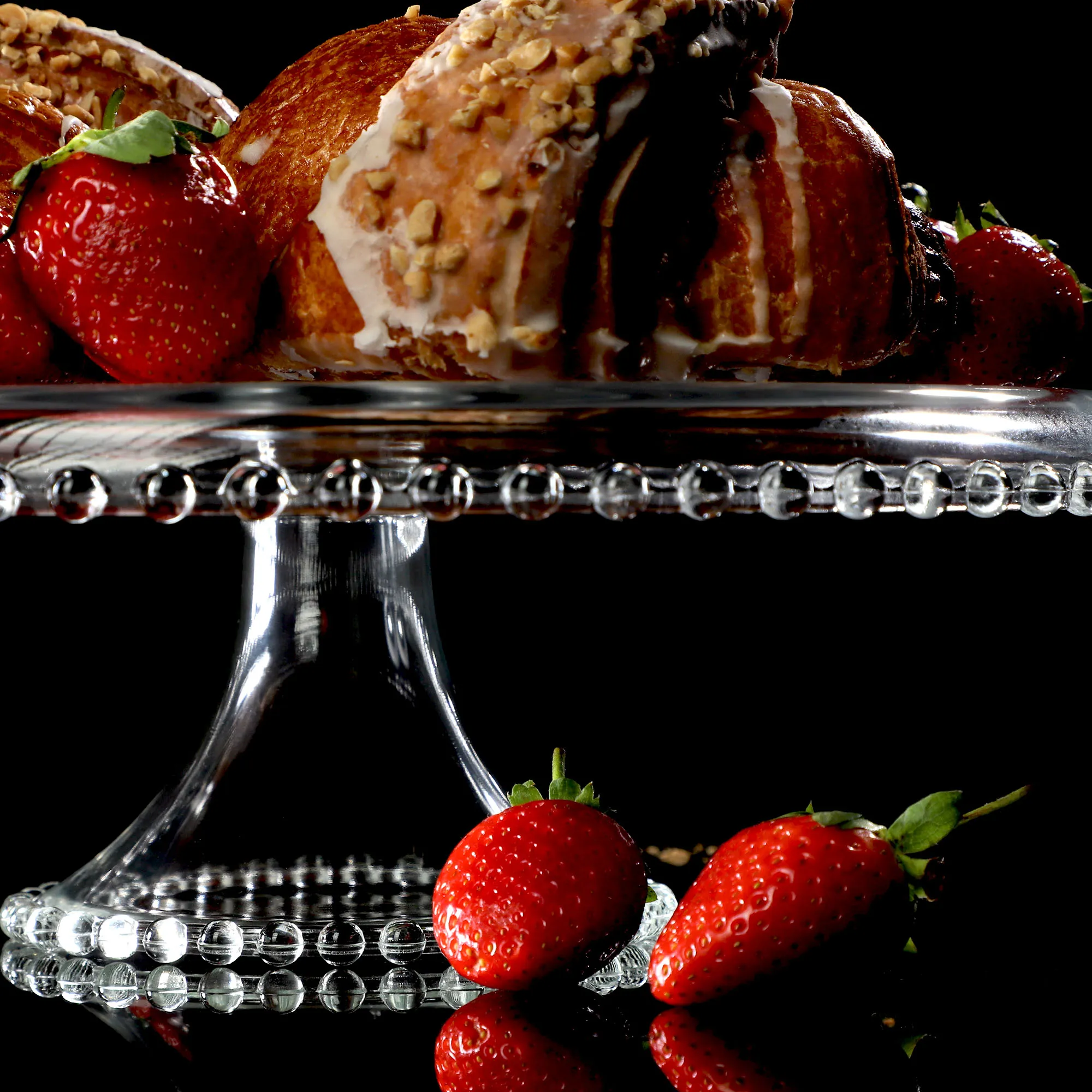 Assa torto stovas su dekoratyviniais rutuliukais 32 cm