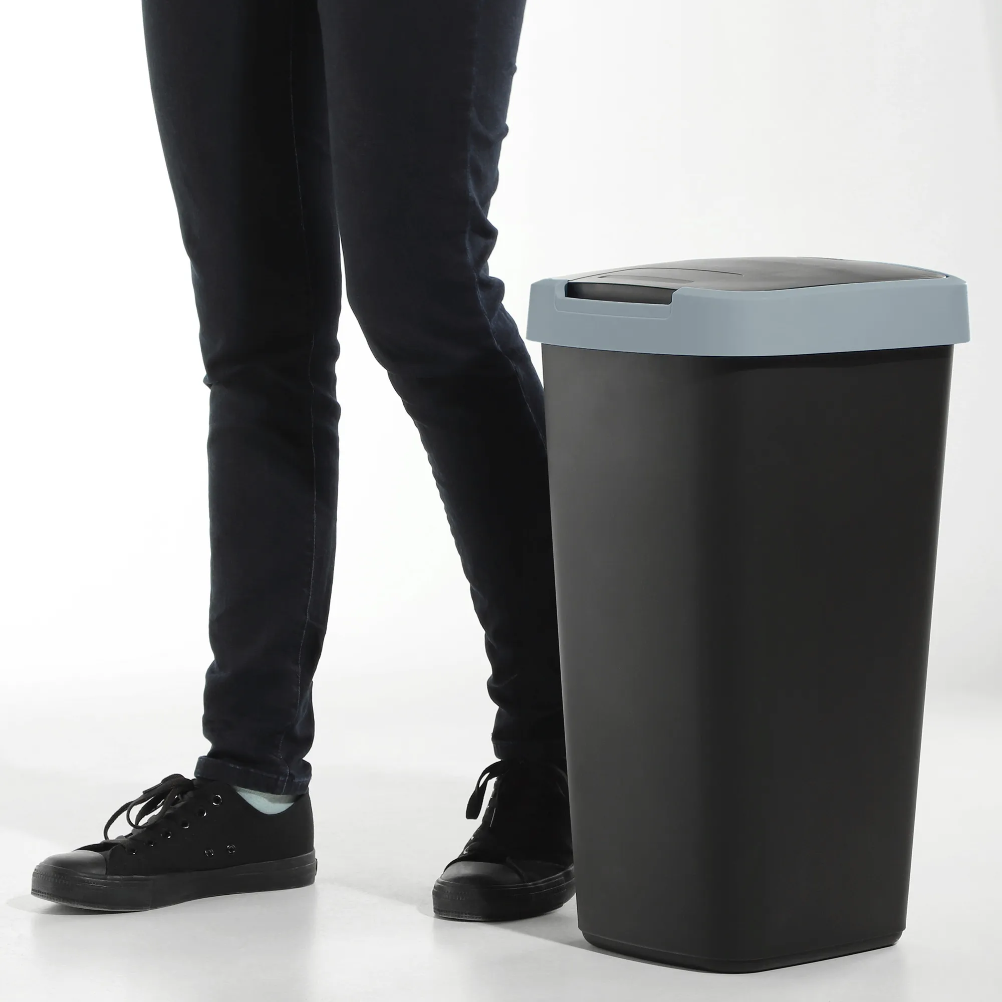 Pesmes 25 l šiukšliadėžė, juoda – uosio spalvos