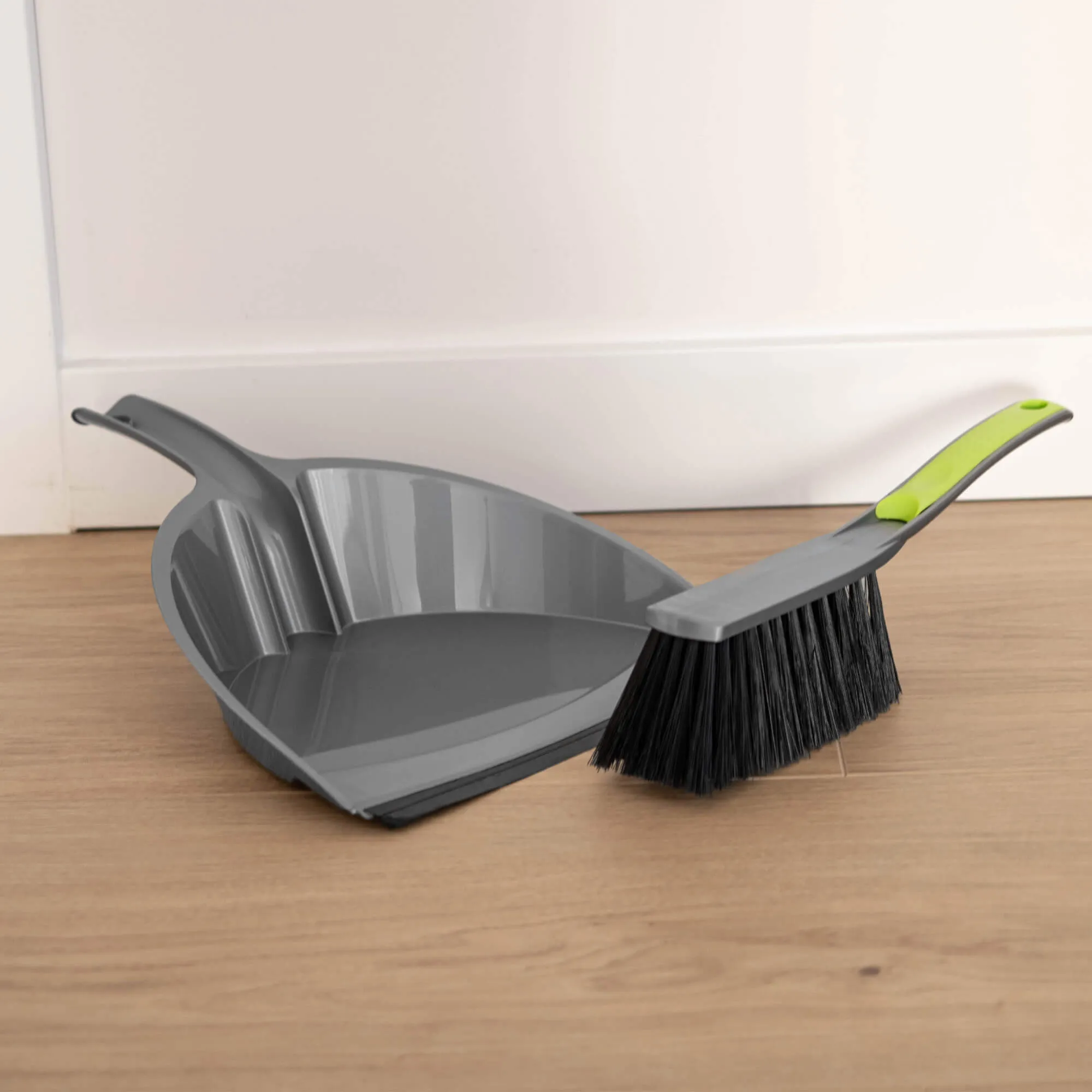 Amot 32 cm šluota ir semtuvėlis su žaliu kotu