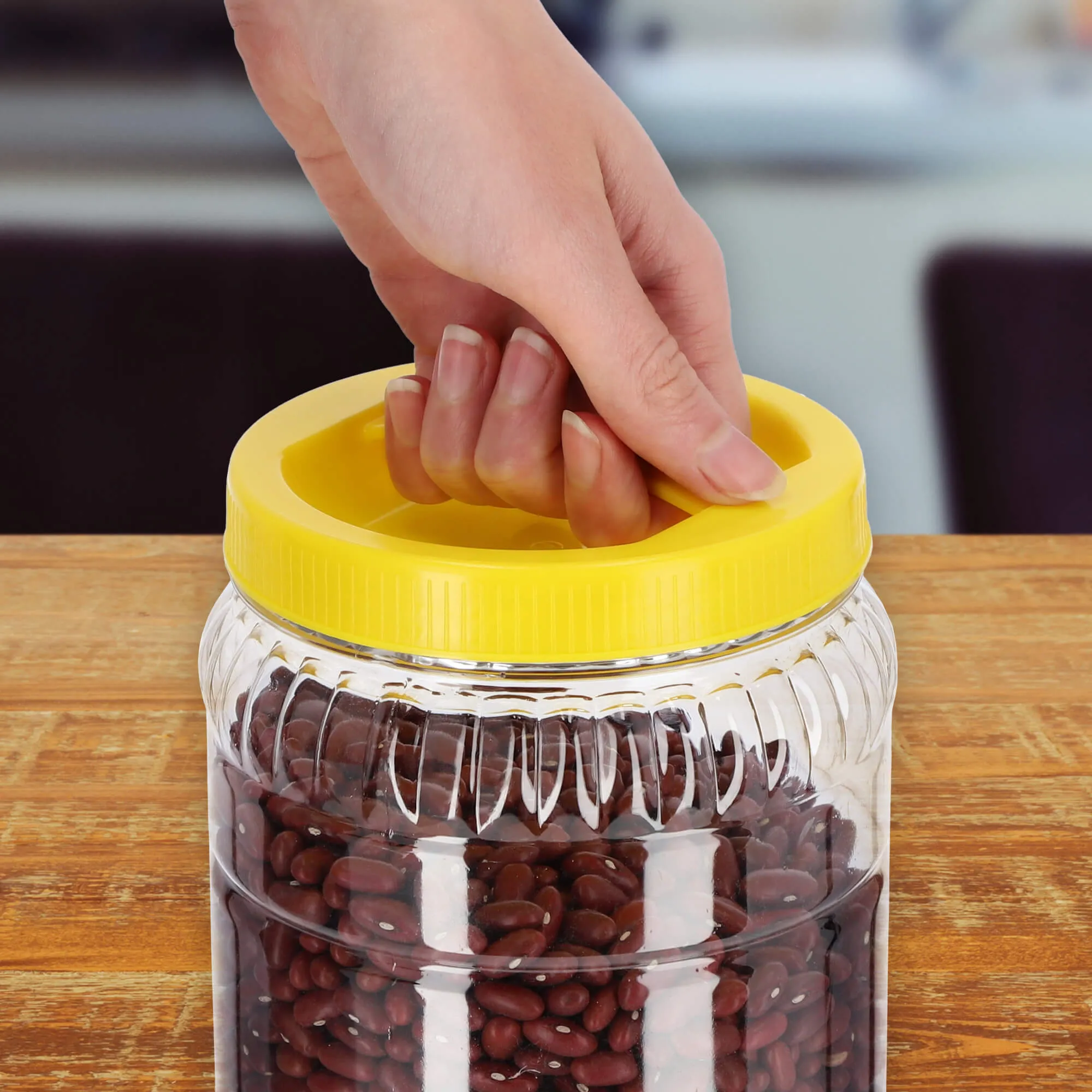 2 litrų geltono plastiko indas