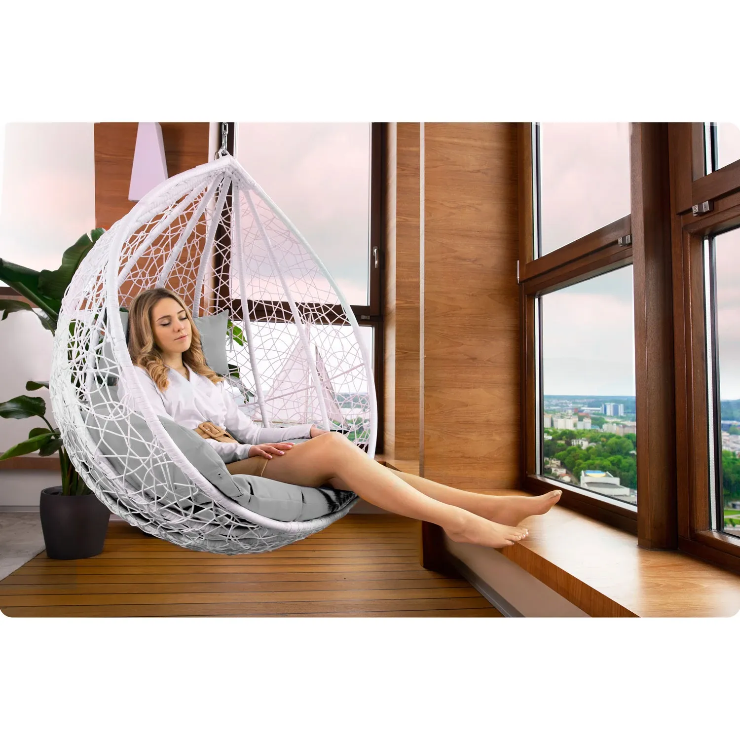 Havana pakabinama supamoji sodo kėdė, balta + šviesiai pilkos pagalvėlės - nuotrauka 1