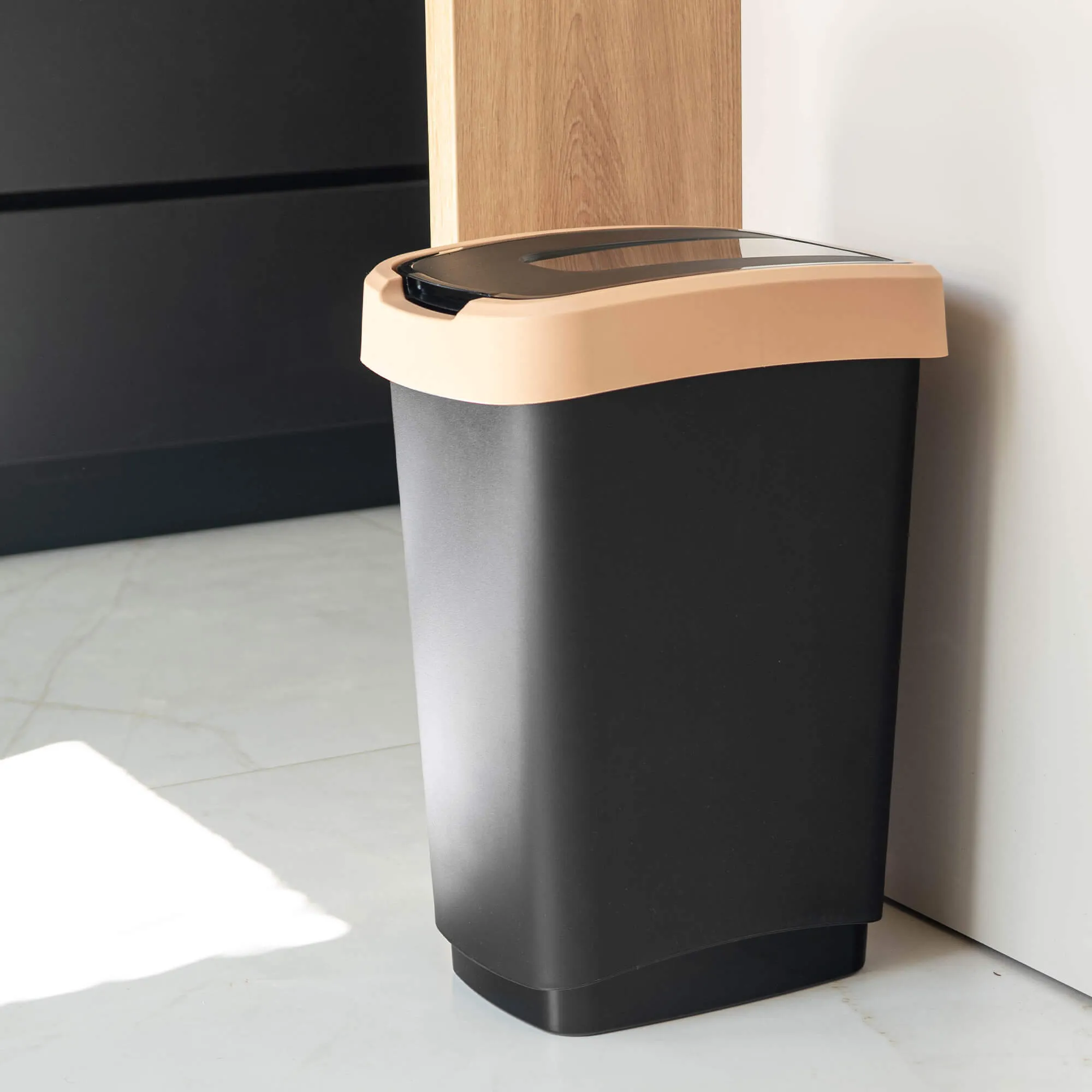 Morin 25 l šiukšliadėžė su besisukančiu dangčiu, juodos ir rudos spalvos