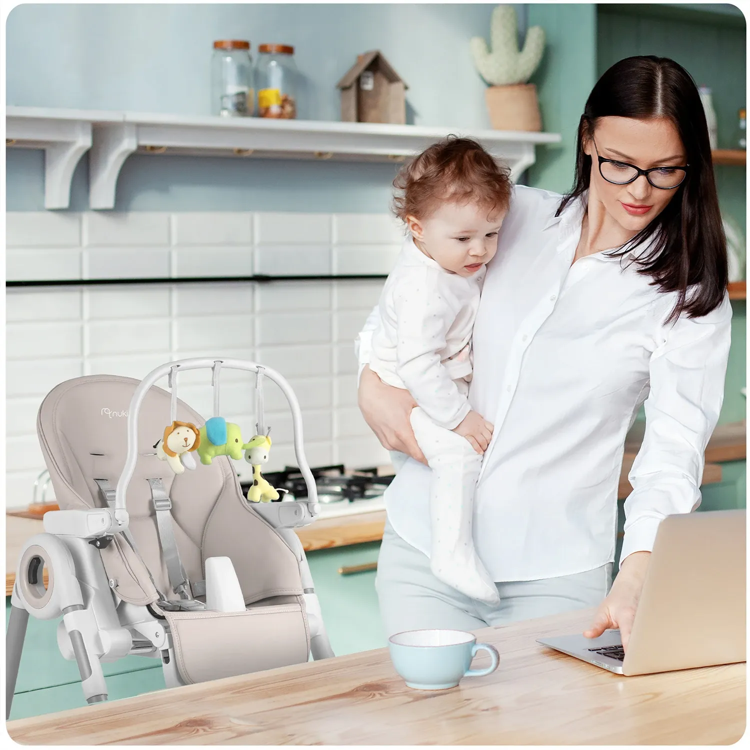 Vaikiška maitinimo kėdutė su staliuku, Belo batutas, pilkas + žaislų laikiklis - nuotrauka 1