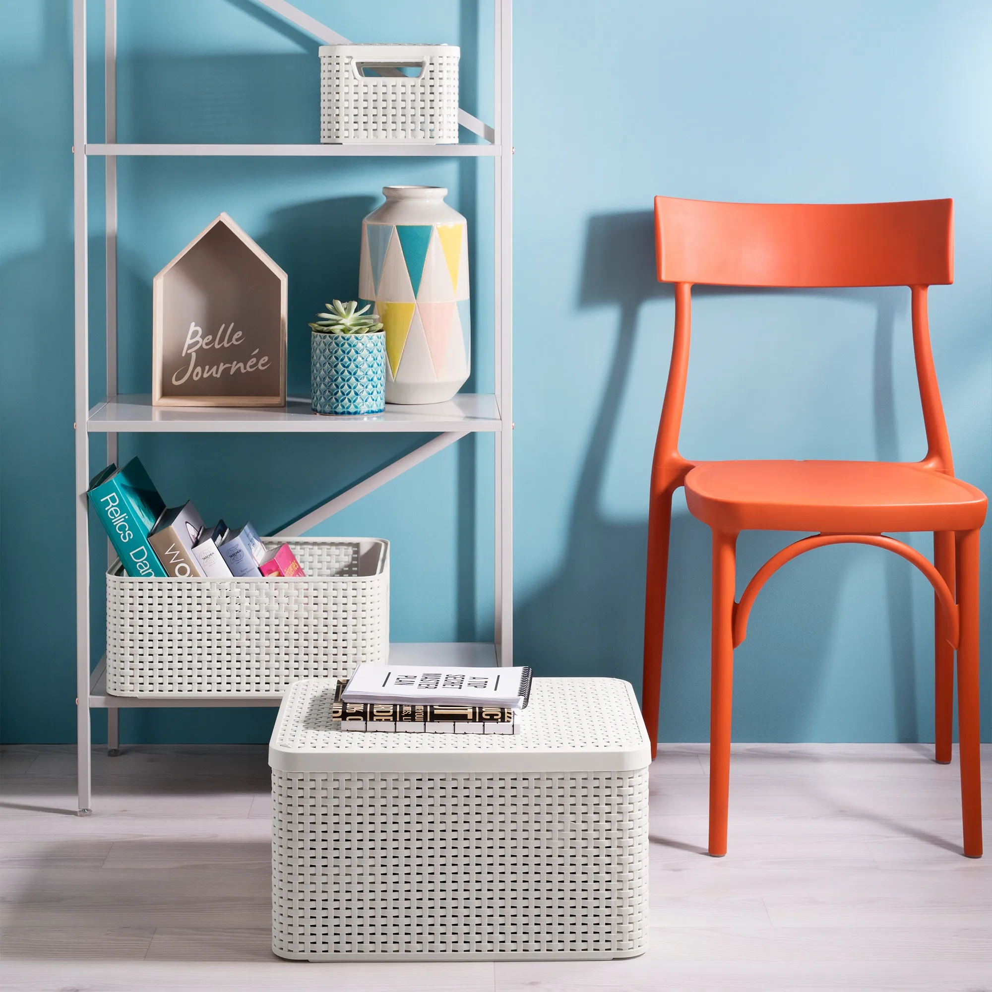 „Curver Style“ 30 l šviesiai pilkas laikymo konteineris su dangčiu