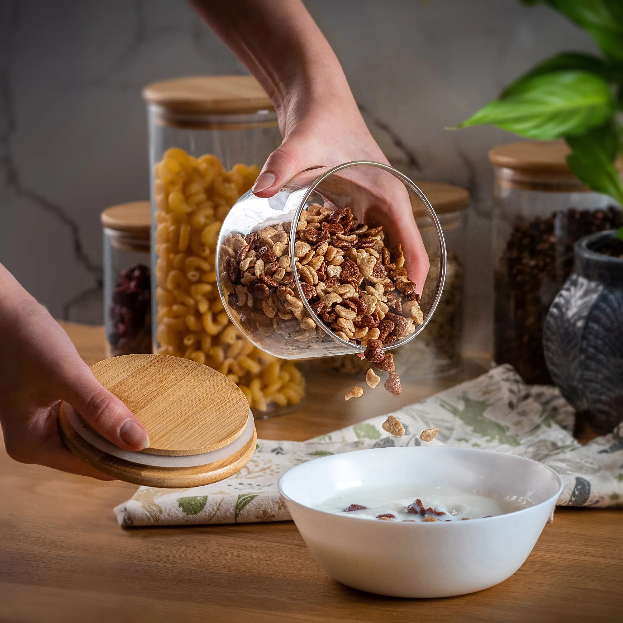 Piney stiklinis indas su bambuko dangteliu, 550 ml