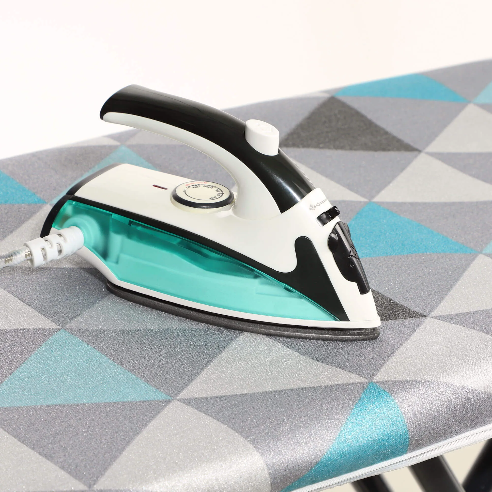 Lyginimo lentos užvalkalas 110×30 cm, tamprus trikampio formos pagrindas