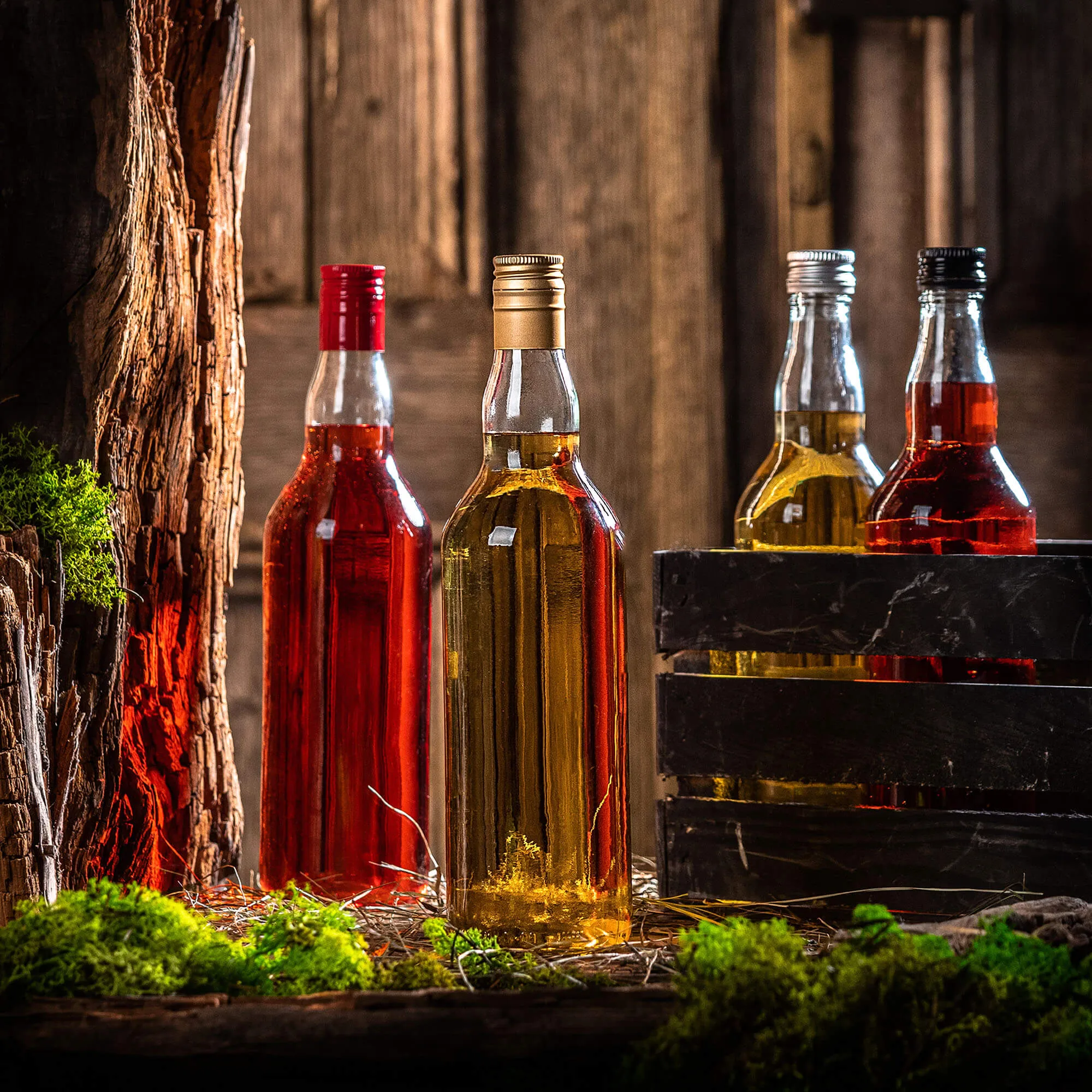 Monopol stikliniai buteliai 700 ml su ilgu raudonu dangteliu, 10 vnt.