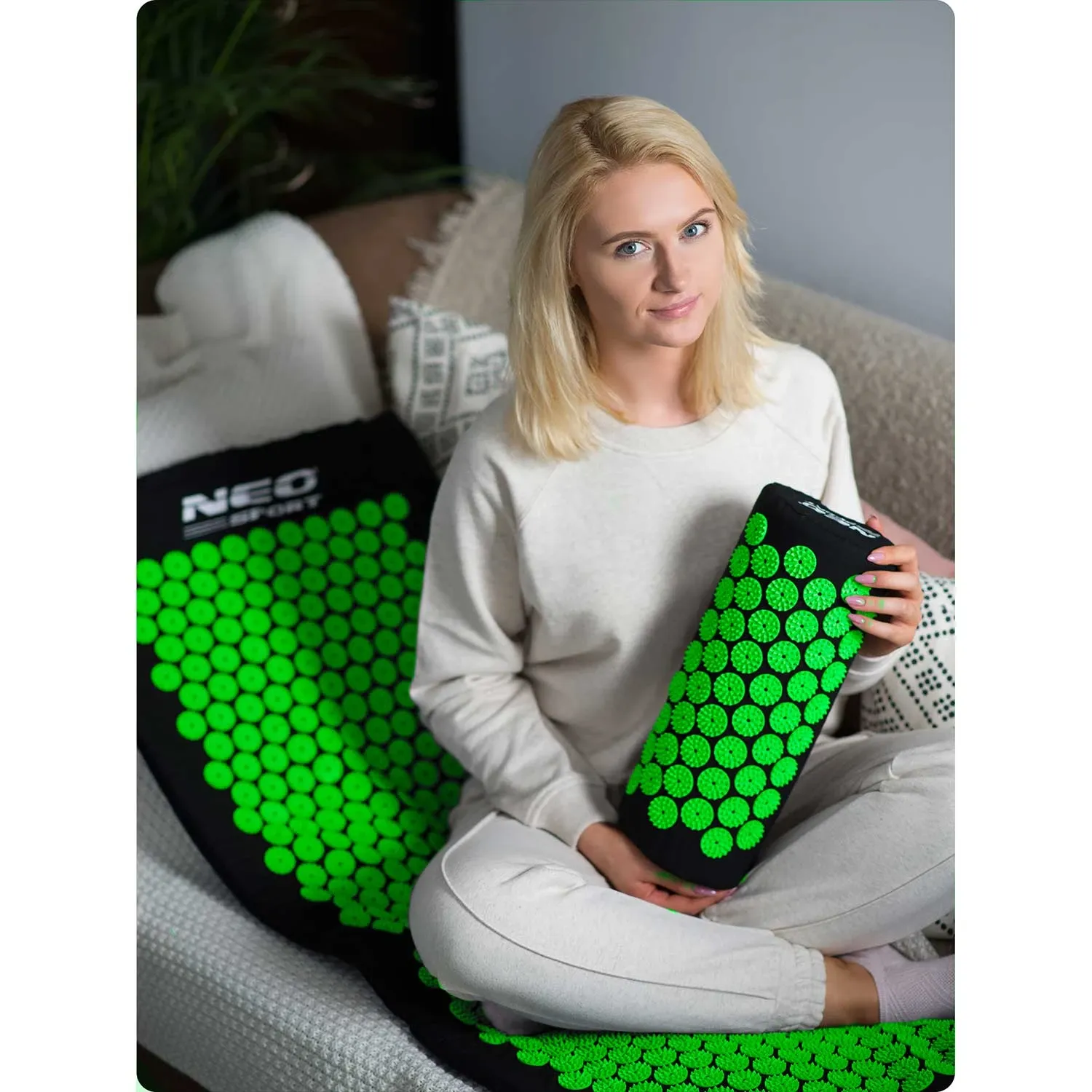 Neo-Sport NS-901 akupresūros kilimėlis su smaigaliais, juodas ir žalias - nuotrauka 1