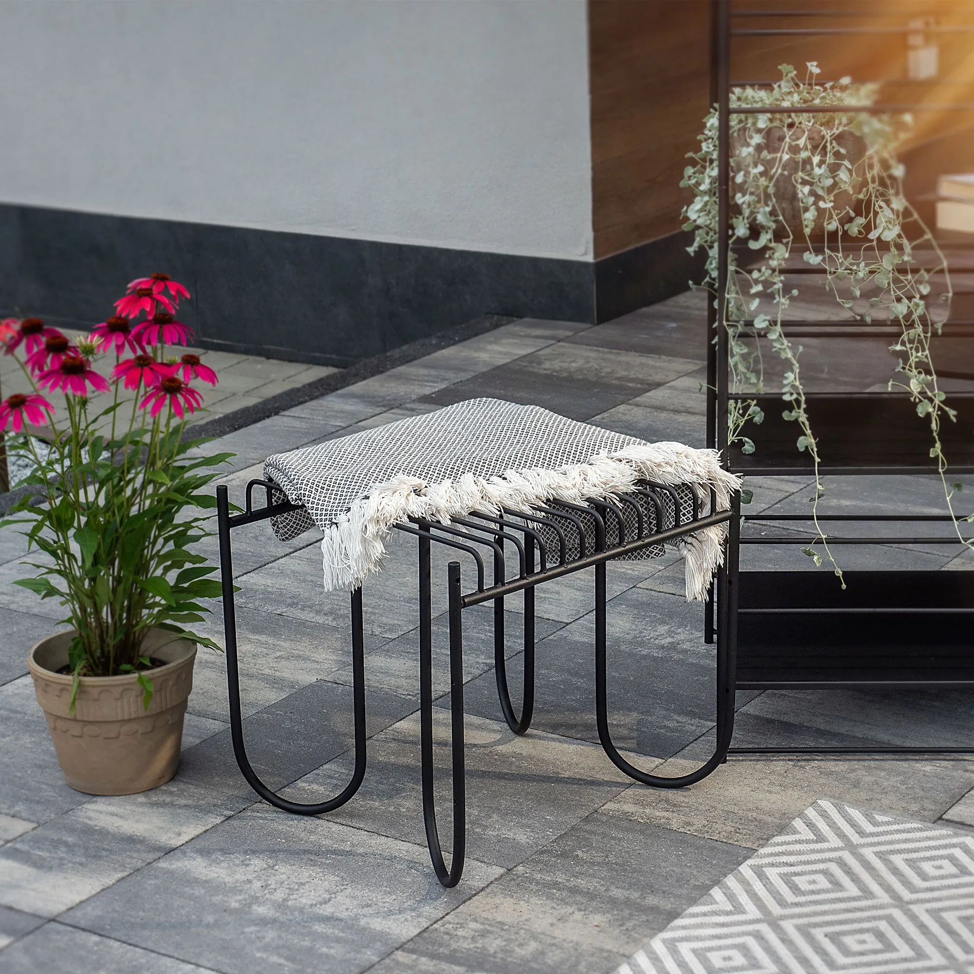 Ruste sodo suolas 50 x 45 cm, juodas