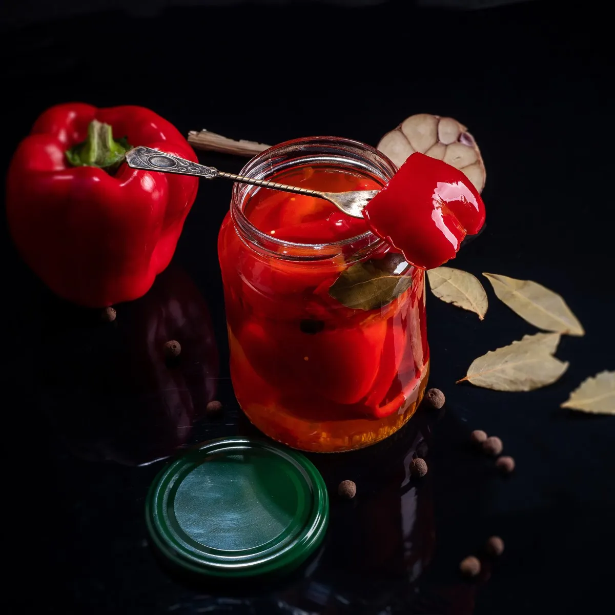 Jukka konservavimo stiklainiai 720 ml, 24 vnt., 82 mm + žalios grotelės dangteliuose