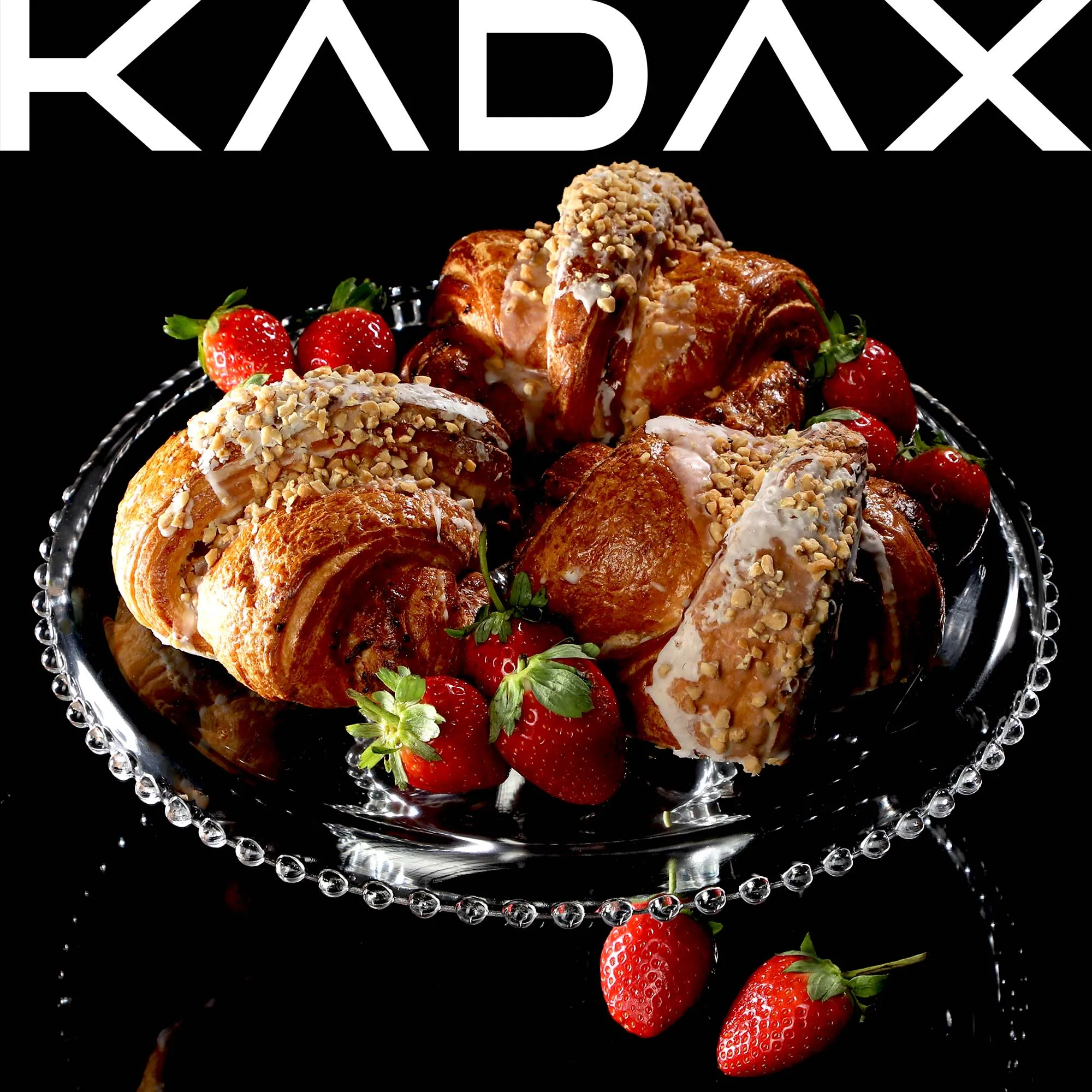 Assa torto stovas su dekoratyviniais rutuliukais 32 cm