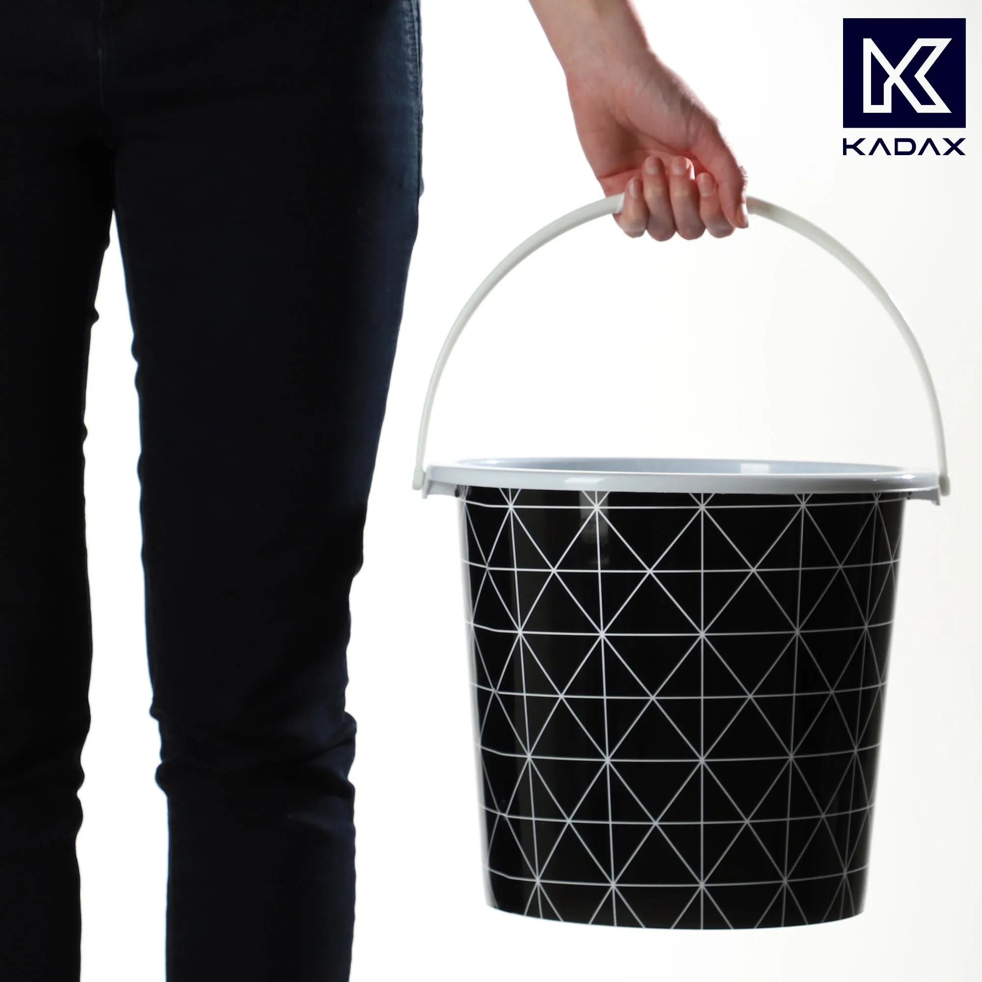 Ars 10 l plastikinis kibiras, juodas su trikampiais