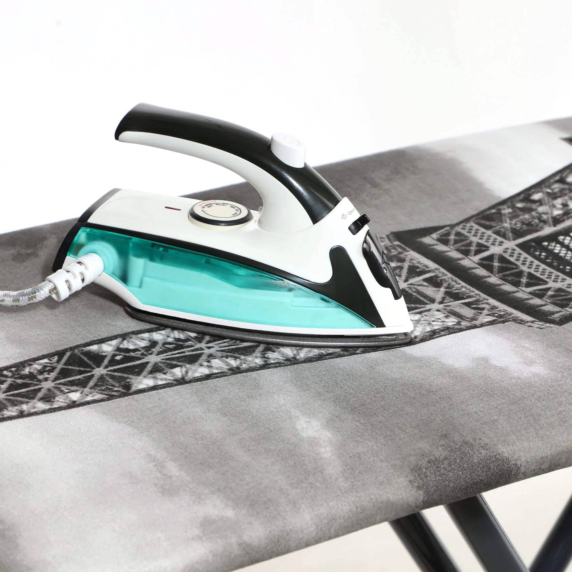 „Saclay“ tamprios lyginimo lentos užvalkalas, 148 x 52 cm, Eifelio bokštas