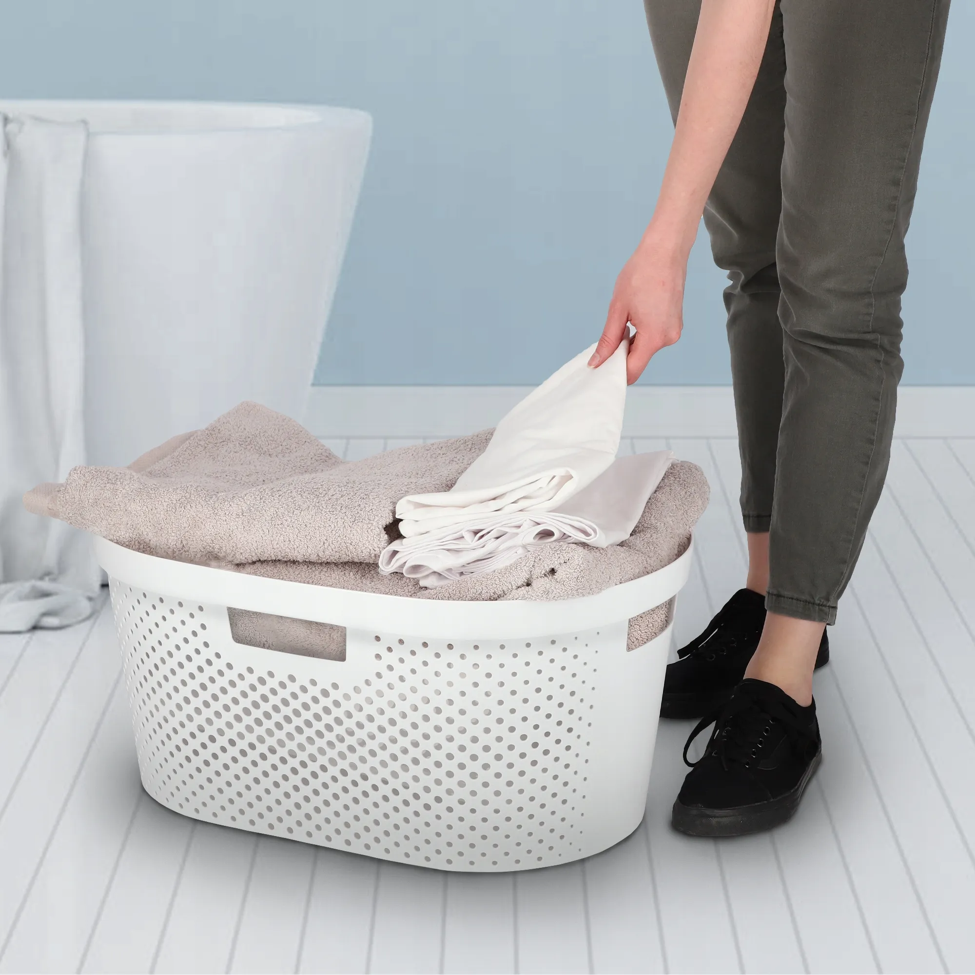 Curver Infinity 40 l baltas skalbinių konteineris