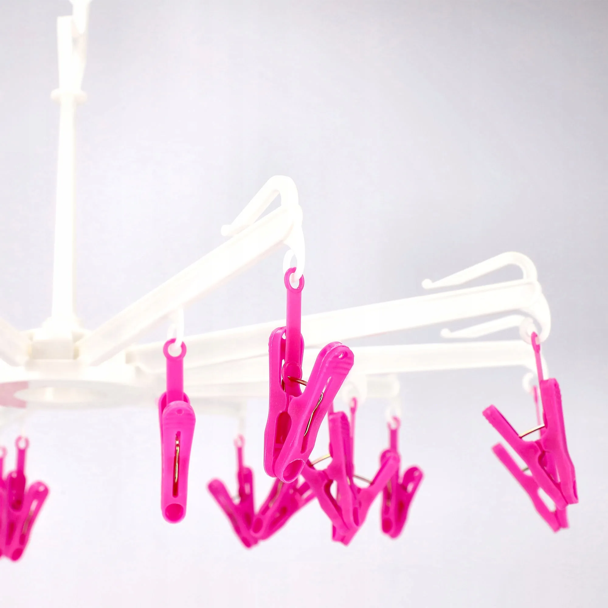 Ravi drabužių pakaba su kabliukais, mišrių spalvų