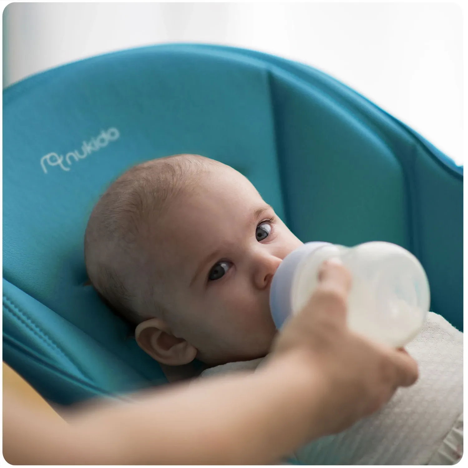 Belo maitinimo kėdutė su staliuku, batutu, tamsiai mėlyna + žaislų laikiklis - nuotrauka 1