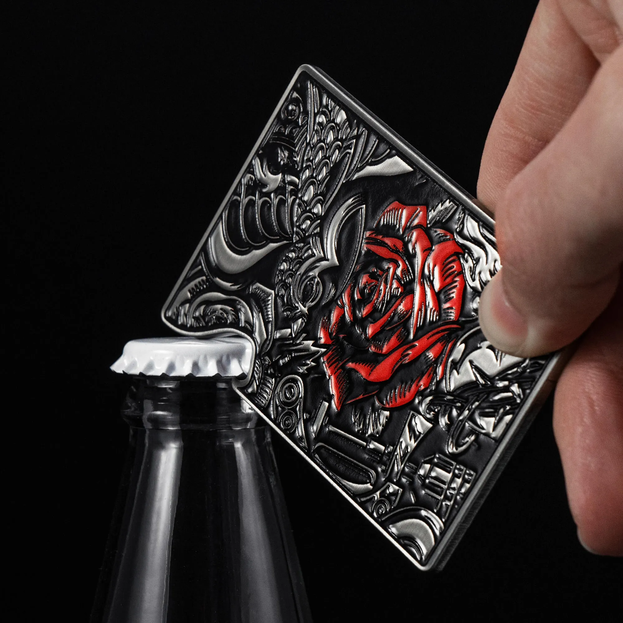 Banon butelių atidarytuvas 8 cm, juodos ir raudonos spalvos, kastuvas