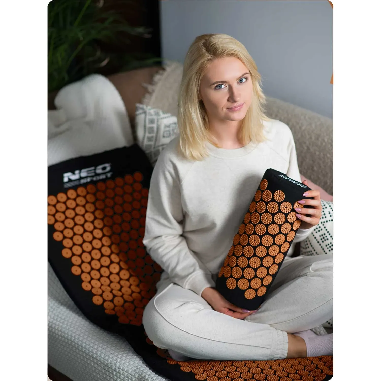 Neo-Sport NS-901 juodas ir auksinis akupresūros kilimėlis su smaigaliais - nuotrauka 1